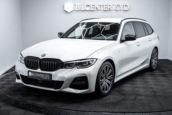 BMW 330d 2 of 5