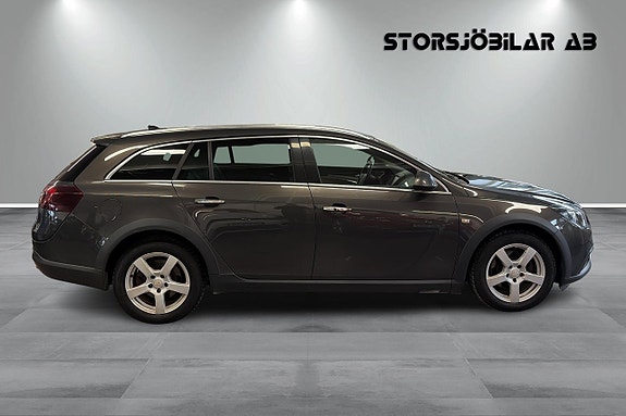 Opel Insignia Country Tourer 2 of 5