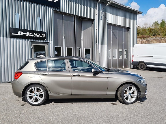 BMW 120d 4 of 5