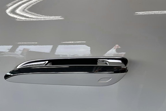 Mercedes-Benz EQE350 17 of 19