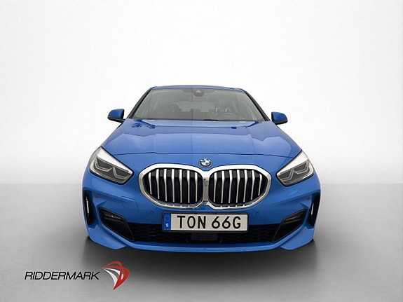 BMW 118i 2 of 5