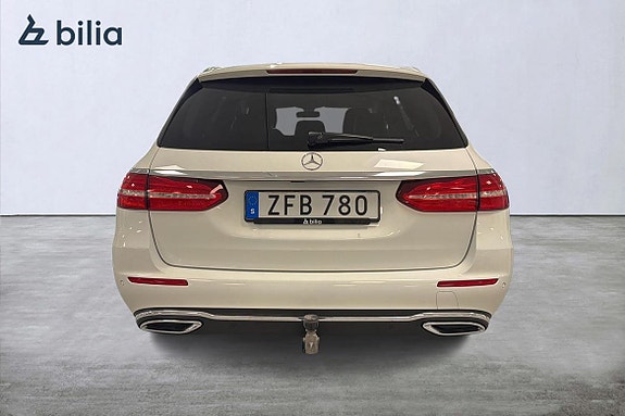 Mercedes-Benz E220 5 of 5