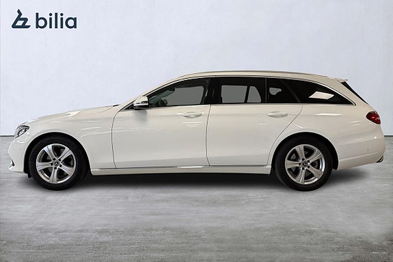 Mercedes-Benz E220 3 of 5
