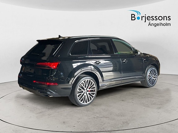 Audi Q7 3 of 5