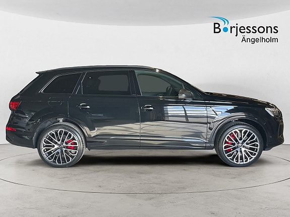 Audi Q7 2 of 5