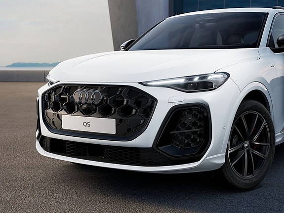 Audi Q5 2 of 5