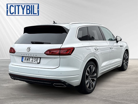 Volkswagen Touareg 2 of 5
