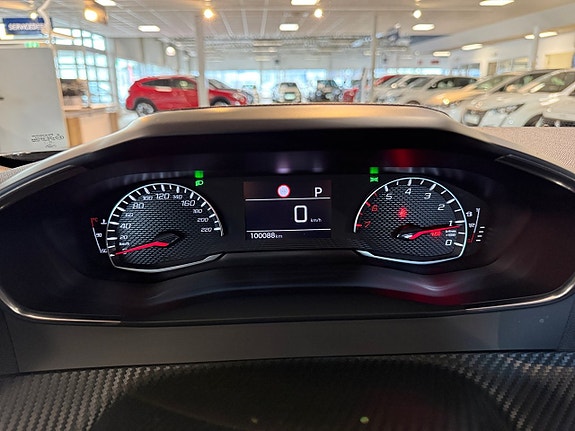 Peugeot 2008 13 of 17