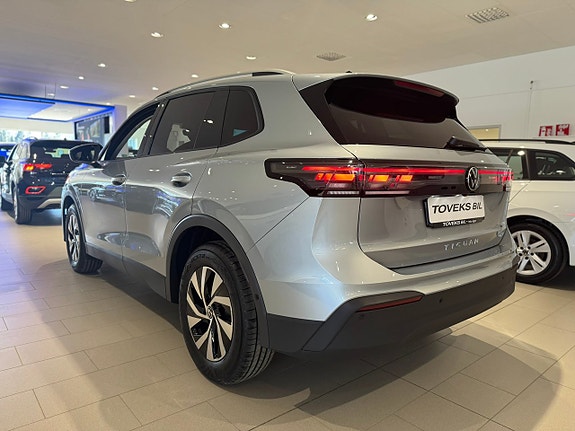 Volkswagen Tiguan 2 of 18