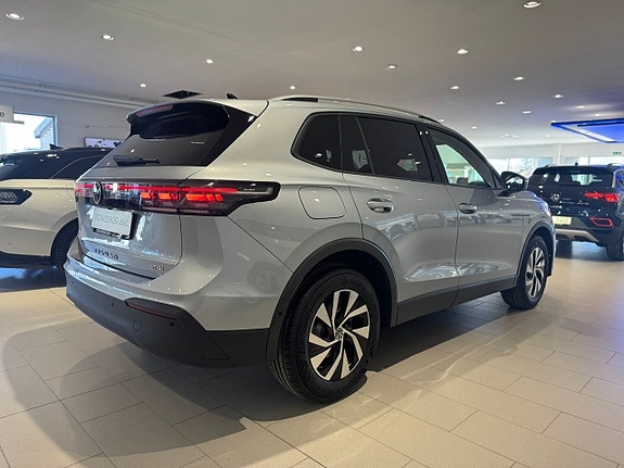 Volkswagen Tiguan 4 of 18