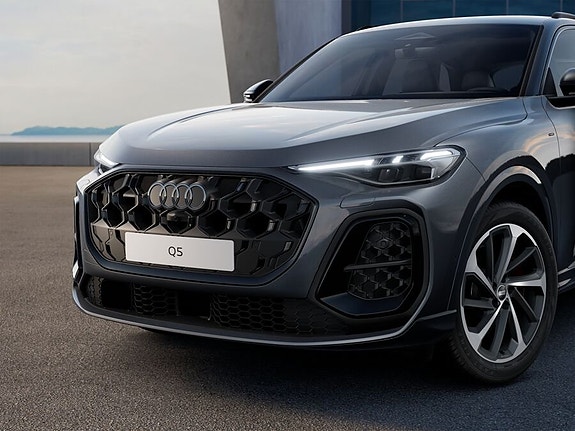 Audi Q5 2 of 5