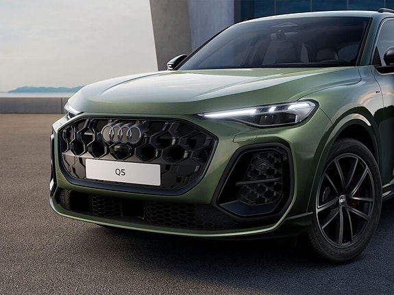 Audi Q5 2 of 5