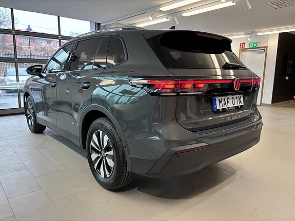 Volkswagen Tiguan 8 of 25