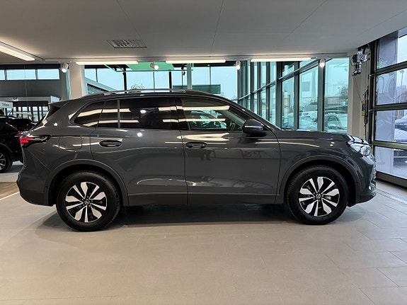 Volkswagen Tiguan 4 of 25