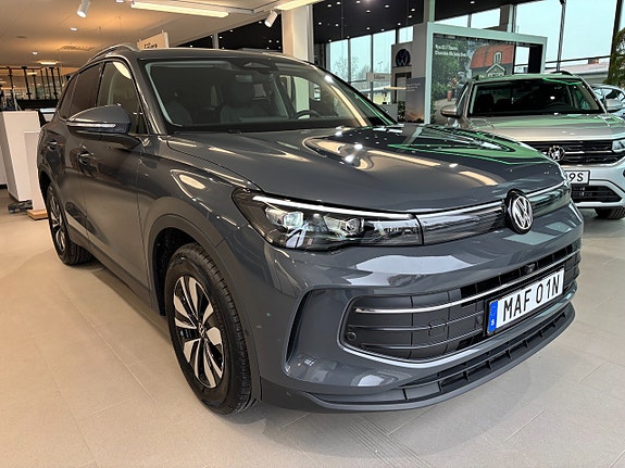 Volkswagen Tiguan 3 of 25