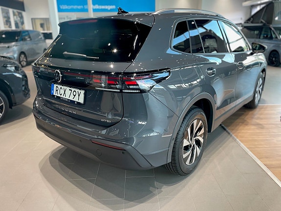 Volkswagen Tiguan 3 of 23