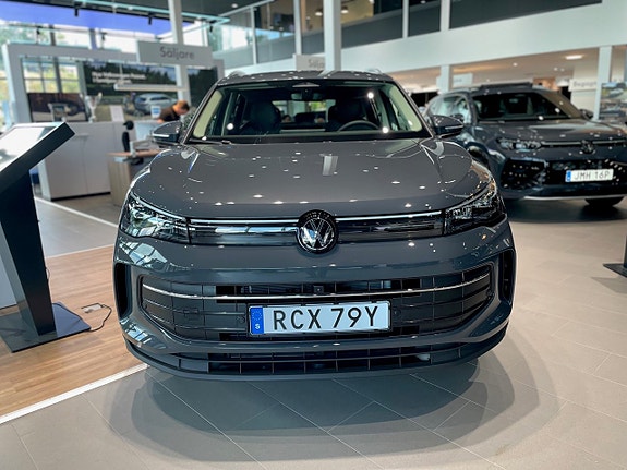 Volkswagen Tiguan 2 of 23