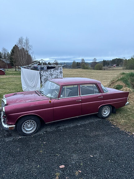 Mercedes-Benz 190 C 2 of 5