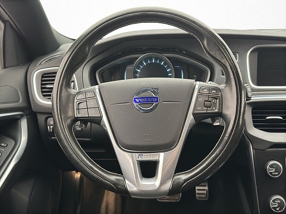 Volvo V40 11 of 27