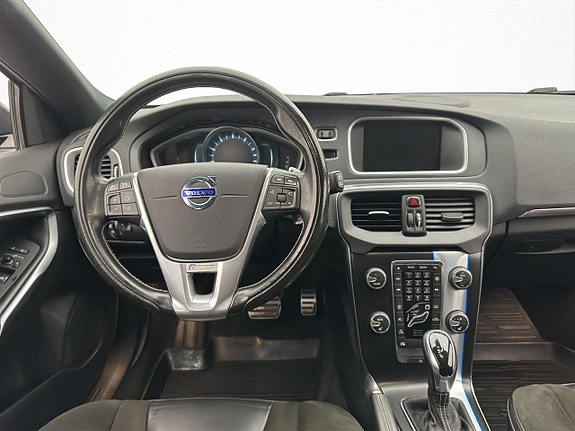 Volvo V40 17 of 27