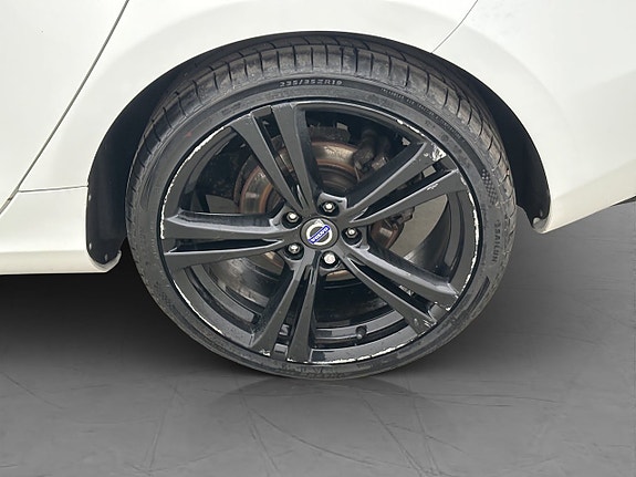Volvo V40 25 of 27