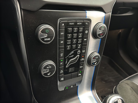 Volvo V40 19 of 27