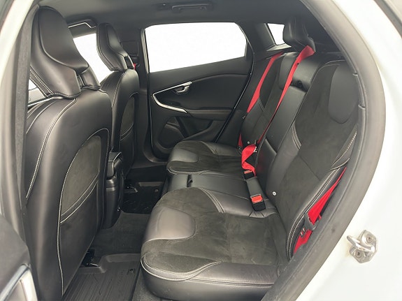 Volvo V40 16 of 27