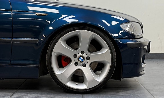 BMW 330i 4 of 5