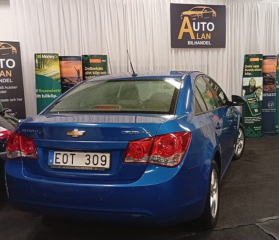 Chevrolet Cruze 4 of 5