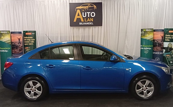 Chevrolet Cruze 2 of 5