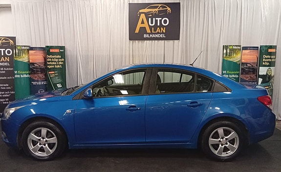 Chevrolet Cruze 3 of 5
