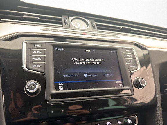 Volkswagen Passat Alltrack 18 of 30