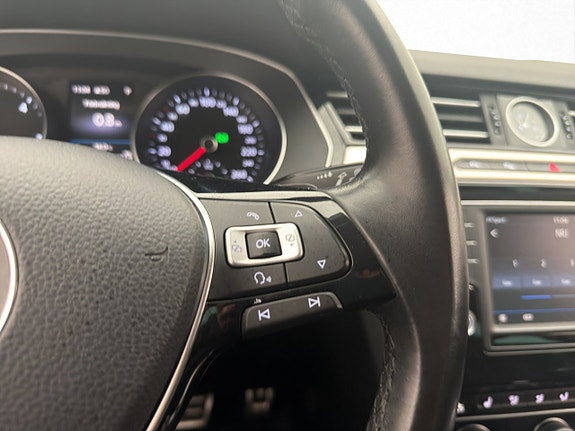 Volkswagen Passat Alltrack 13 of 30