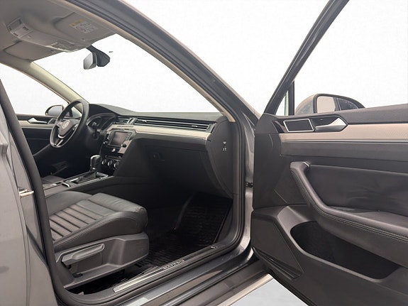 Volkswagen Passat Alltrack 22 of 30