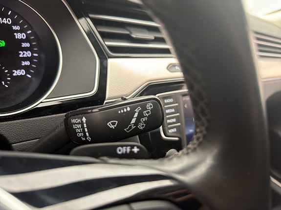 Volkswagen Passat Alltrack 14 of 30