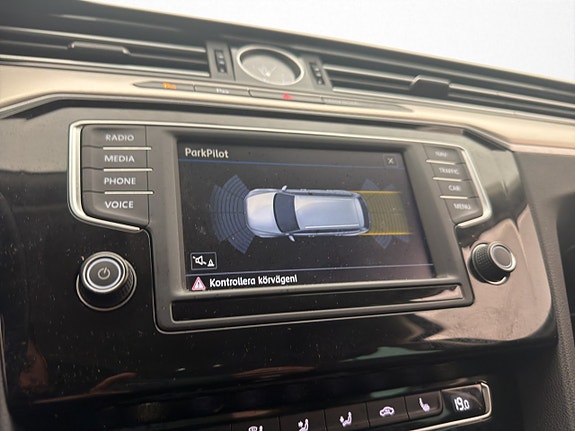 Volkswagen Passat Alltrack 16 of 30