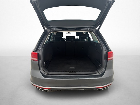 Volkswagen Passat Alltrack 25 of 30