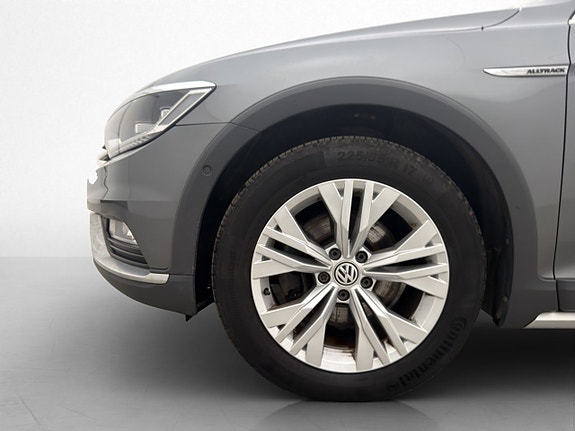 Volkswagen Passat Alltrack 28 of 30