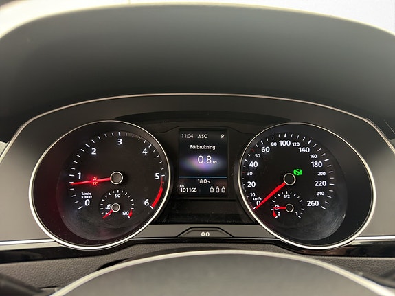 Volkswagen Passat Alltrack 12 of 30