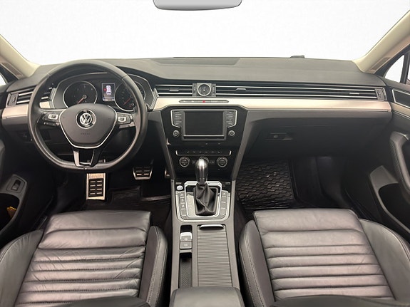 Volkswagen Passat Alltrack 9 of 30