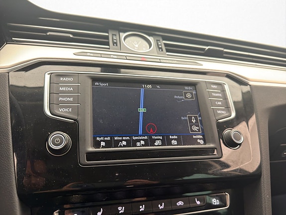 Volkswagen Passat Alltrack 17 of 30