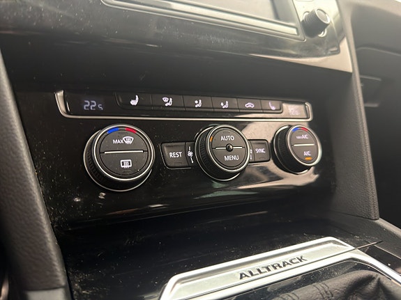 Volkswagen Passat Alltrack 19 of 30