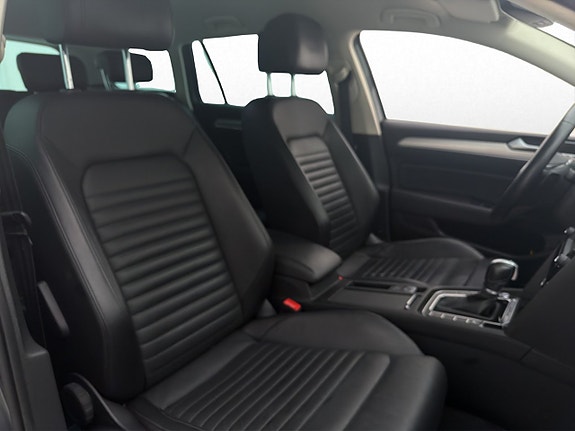 Volkswagen Passat Alltrack 21 of 30