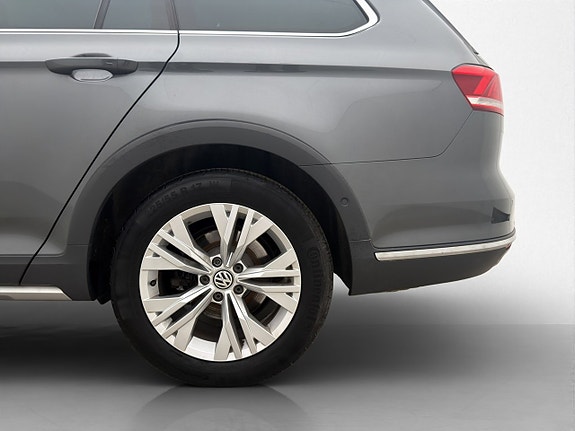 Volkswagen Passat Alltrack 29 of 30