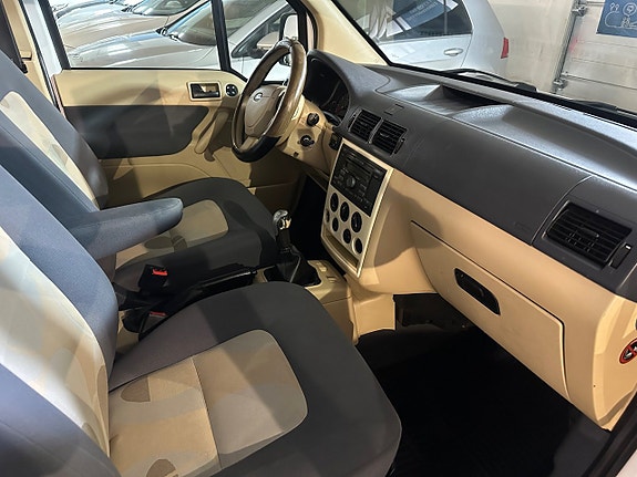 Ford Connect Tourneo 7 of 12