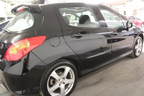 Peugeot 308 16 of 23