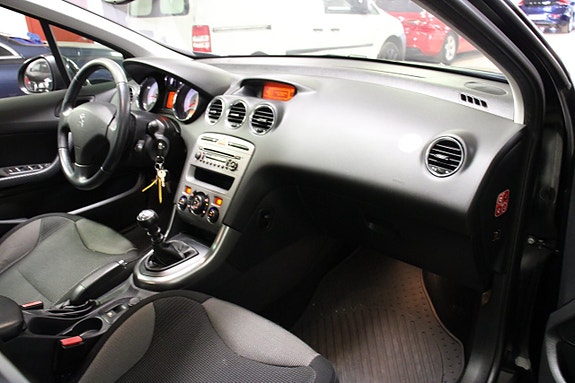 Peugeot 308 18 of 23