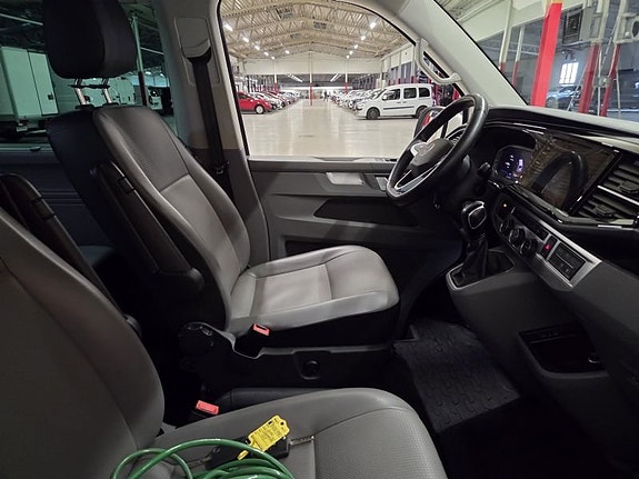 Volkswagen Caravelle 4 of 5