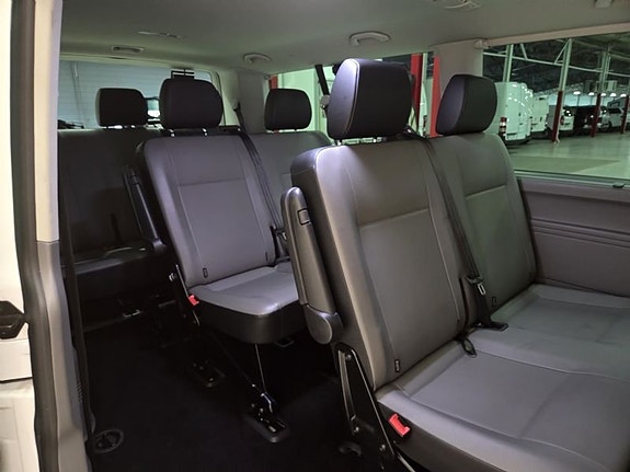 Volkswagen Caravelle 5 of 5