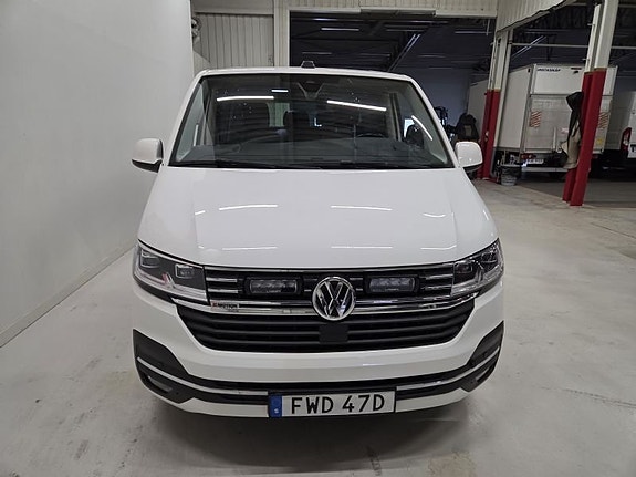 Volkswagen Caravelle 2 of 5